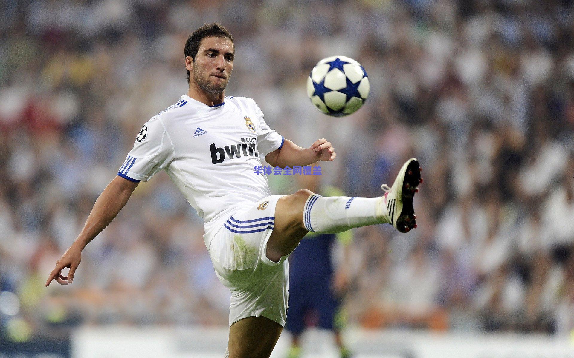 巴黎死忠看台领袖证实，姆巴佩离队决定前亲赴更衣室道别，坦诚对话赢得尊重