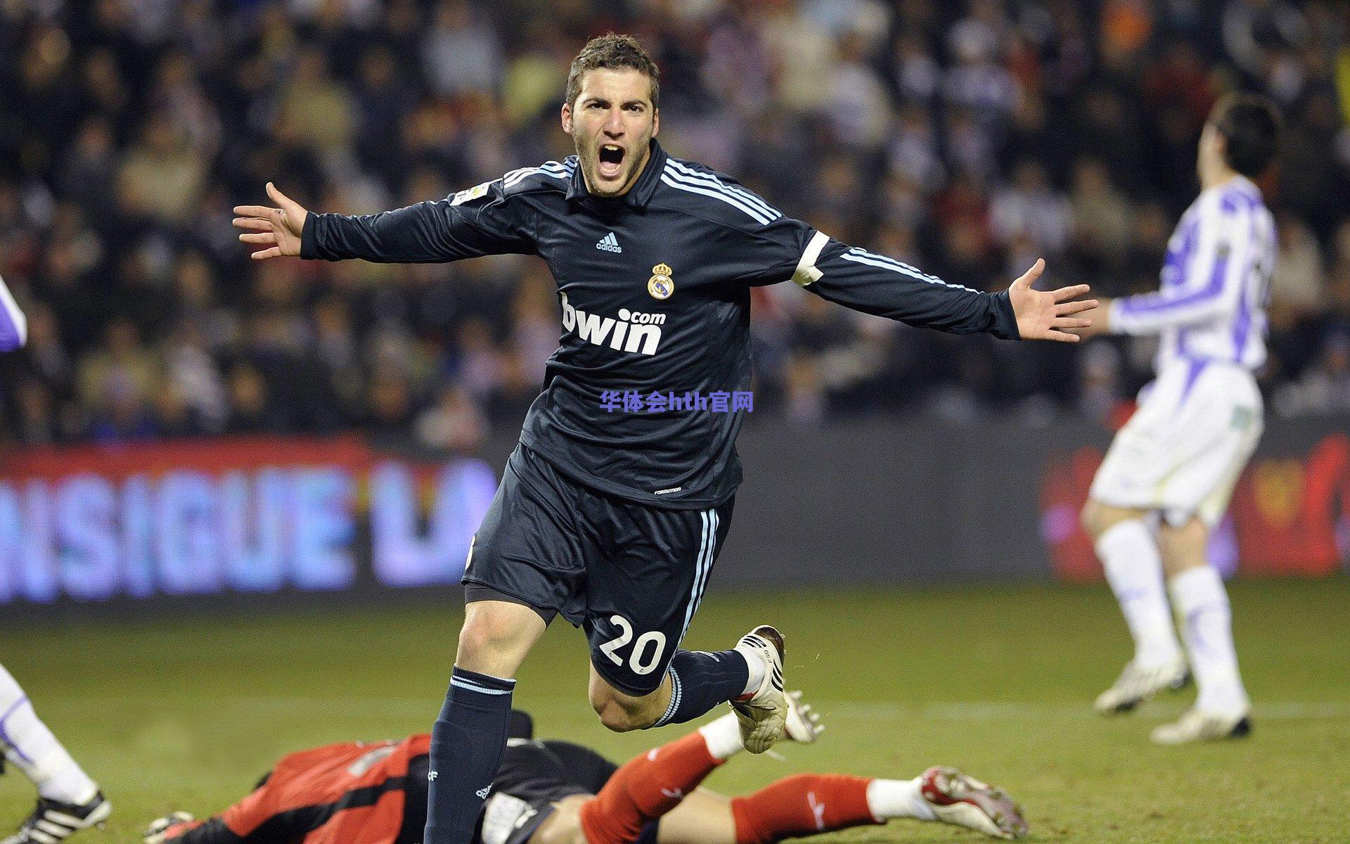 哈登梦回巅峰！狂砍50分创赛季新高，上次单场50+仍身披火箭战袍