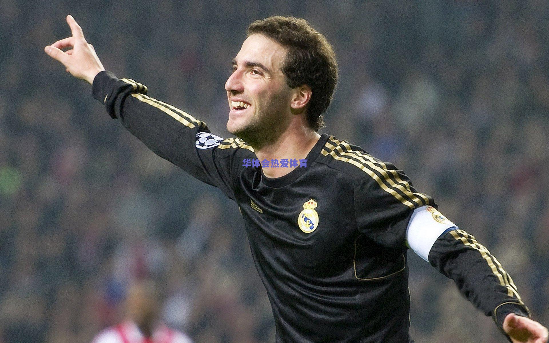 吴曦精准头球送助攻，安德烈-路易斯帽子戏法闪耀全场